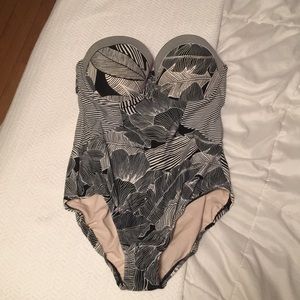 Striped leaf black and white one piece